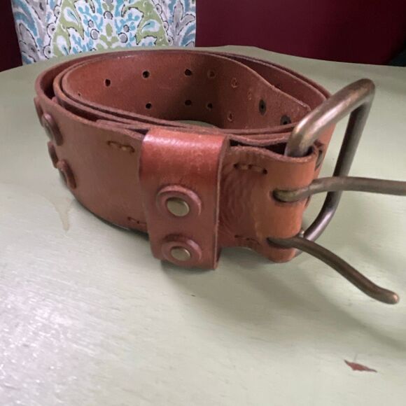 American Eagle Outfitters Accessories - American Eagle size M brown leather belt.